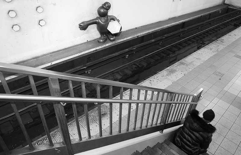 Subway Token Figures : Art : Subway : New York : Tom Otterness : New York : Personal Photo Projects :  Richard Moore Photography : Photographer : 